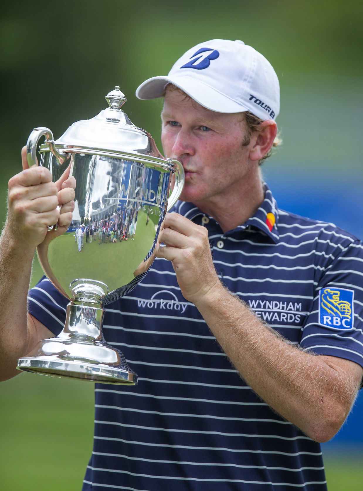20180819g_spt_wyndham final round_trophy kiss